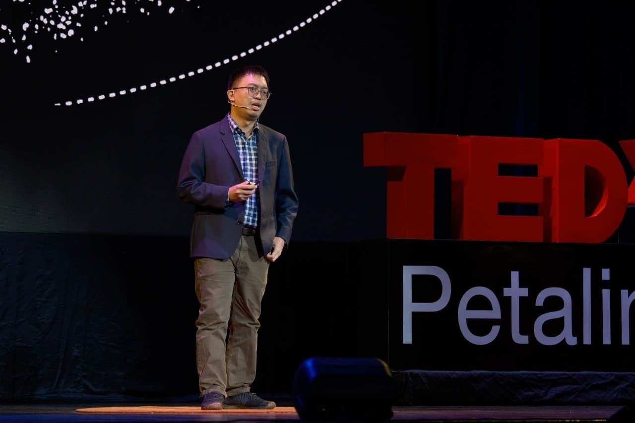 image-Seeing Humanity through Dystopian AI